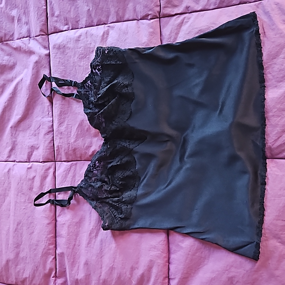 Vintage Vassarette black lace camisole top with adjustable straps size 34 / Smal